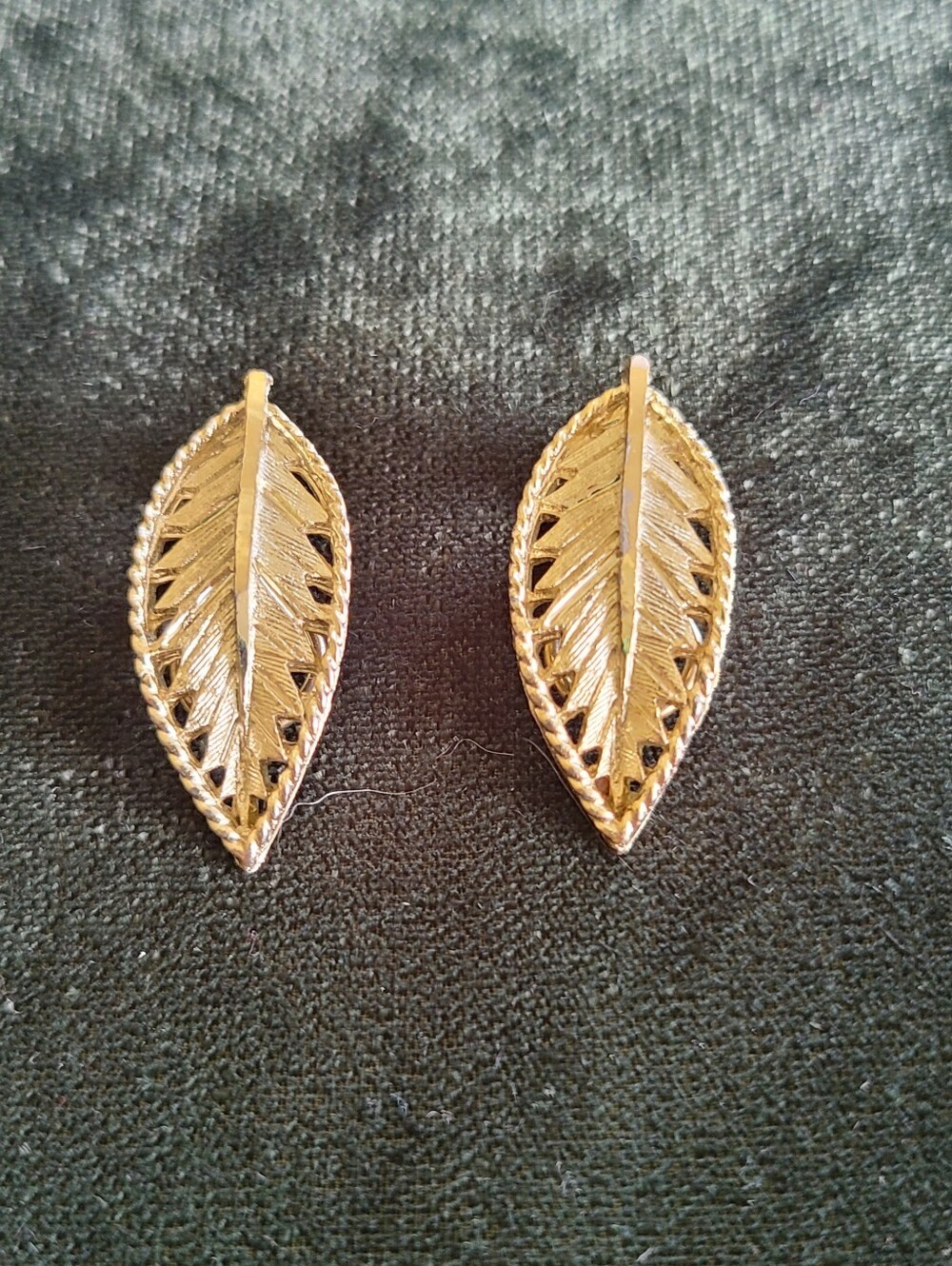 Vintage leaf-shaped clip-on earring Stamped RSK